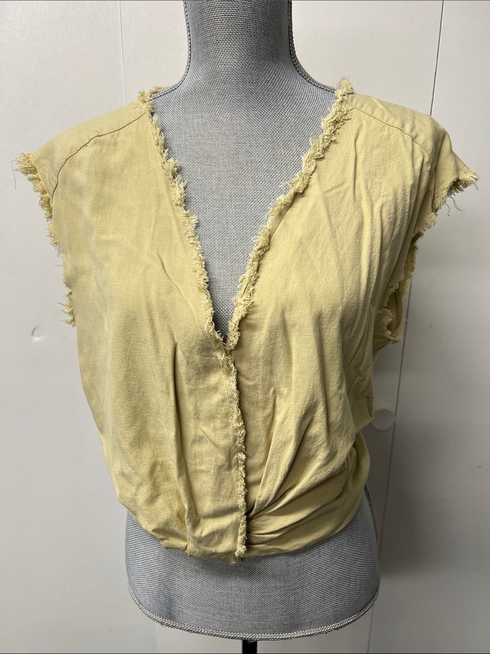 Mustard Seed Frayed V-Neck Sleeveless Crop Top - Pale Yellow
